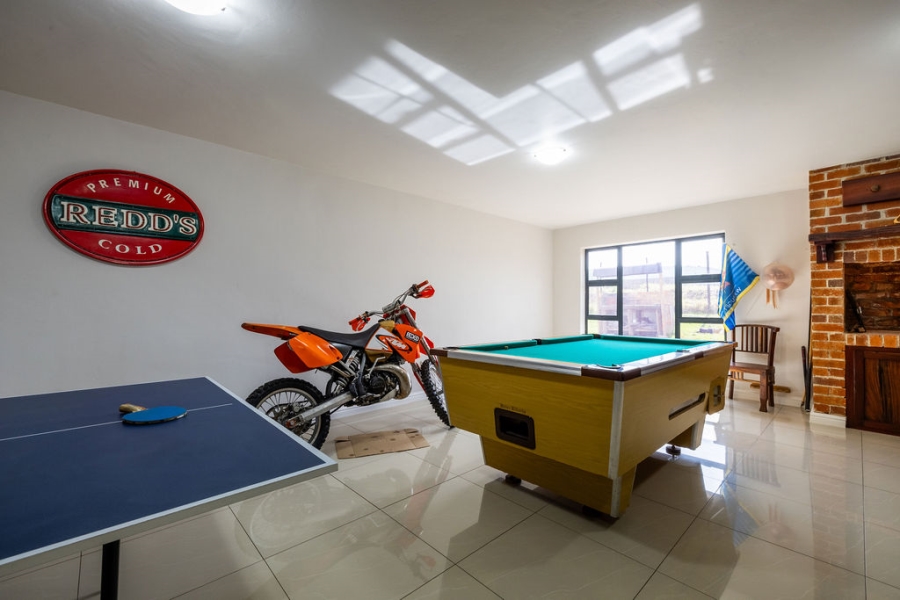 6 Bedroom Property for Sale in Stellenbosch Farms Western Cape